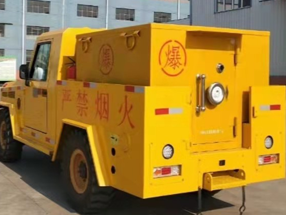 荣邦乡凯龙爆破器材运输车：保障爆破任务的安全运行