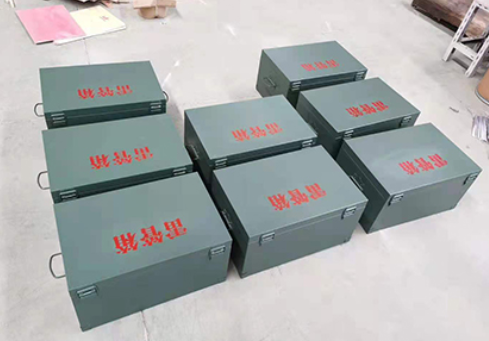荣邦乡炸药箱和雷管箱一般是怎么存放的？